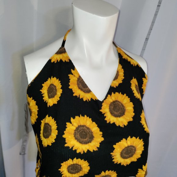 Rue21 - Haltered Backless Crop Top - Picture 3 of 7